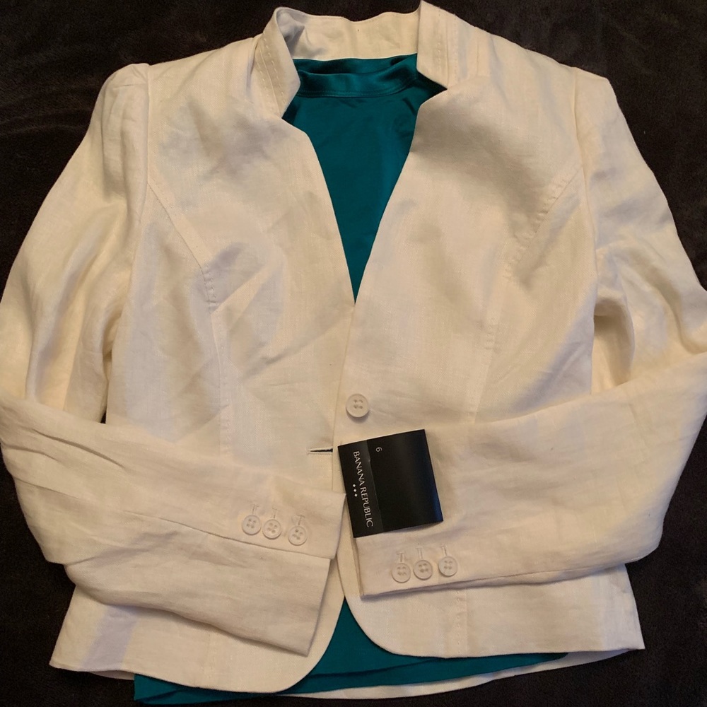 100% linen blazer from Banana Republic. NWT!